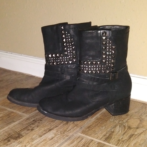 Vince Camuto "Donato" Bootie - Picture 4 of 8